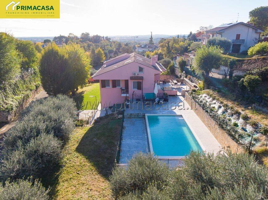 4 bedrooms Villa in Negrar, Italy No. 221813