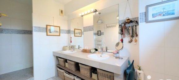 5 bedrooms Villa in Le Bouscat, France No. 279099 9