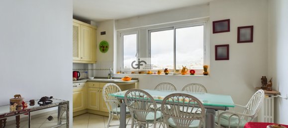 3 bedrooms Apartment in Paris, France No. 182947 12