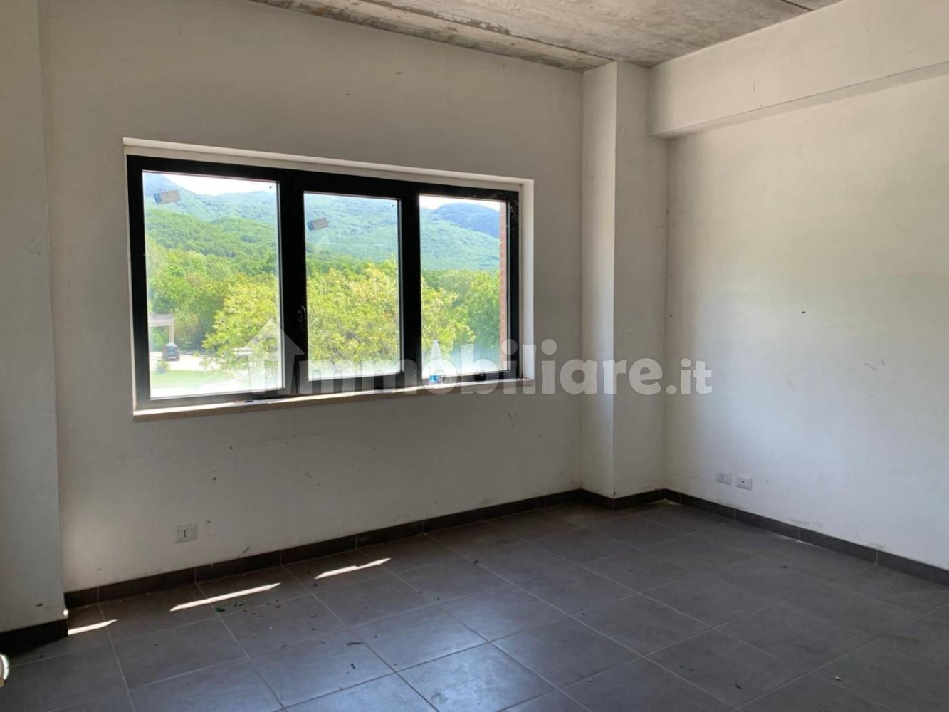 5 rooms Office in Miranda, Italy No. 104416