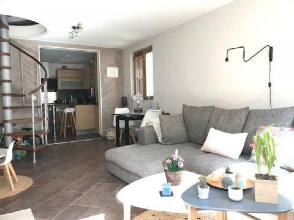 3 bedrooms House in Bougival, France No. 32271