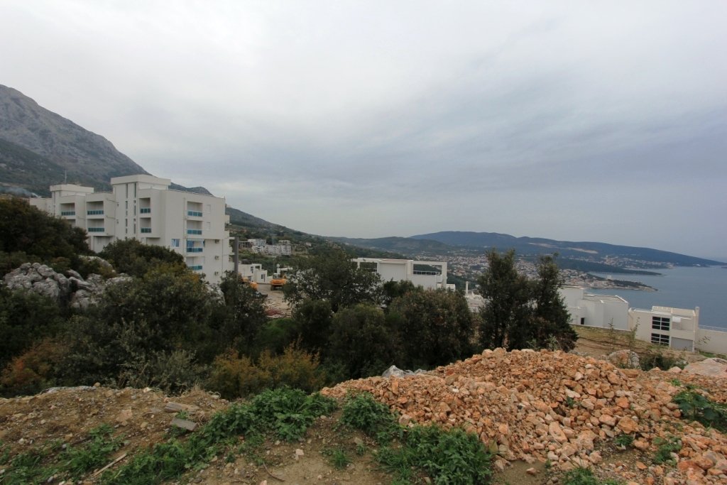  Land in Bar, Montenegro No. 405