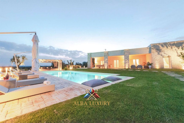 5 rooms Villa in Ostuni, Italy No. 118524