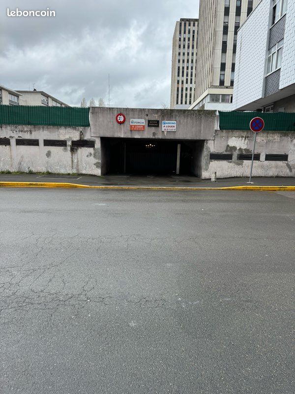 Parkplatz in Sarcelles, France, Nr. 333514