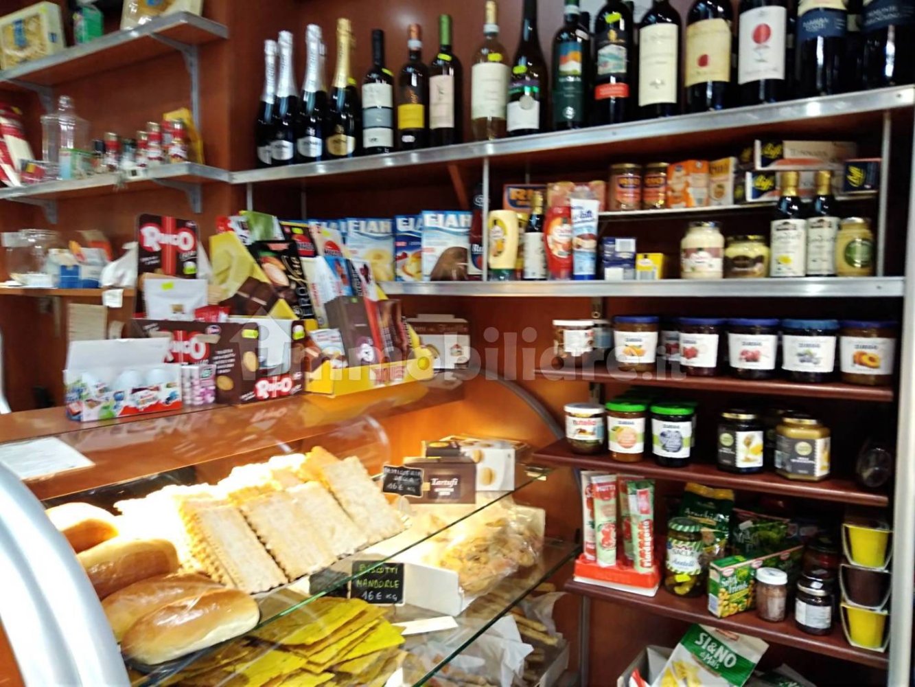 2 rooms Commercial property in Turin, Italy No. 315113