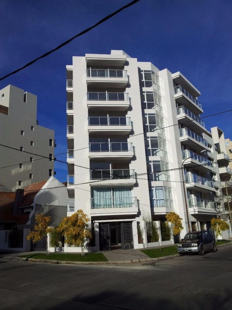 4 bedrooms Apartment in Mar del Plata, Argentina No. 76371