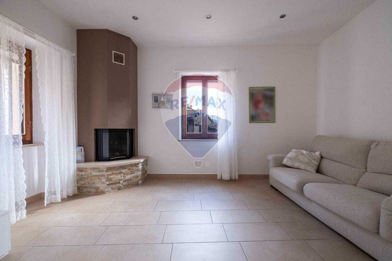 6 rooms House in Serra San Quirico, Italy No. 3078