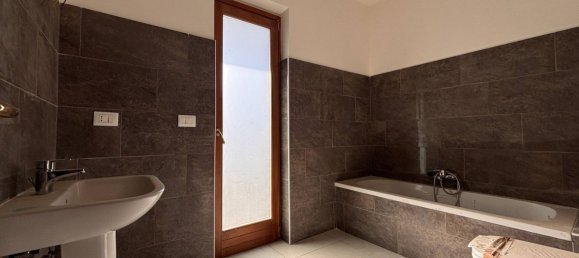 3-salle Appartement à Quarto, Italy No. 92792 9