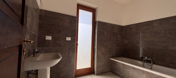 3-salle Appartement à Quarto, Italy No. 92792 8