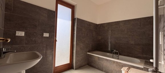 3-salle Appartement à Quarto, Italy No. 92792 10