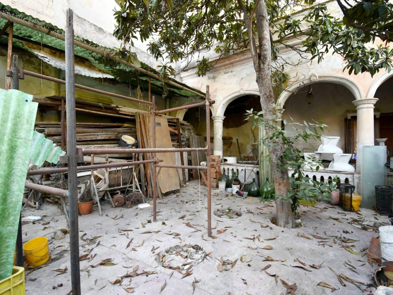 Casa de 6 habitaciónes en Quartucciu, Italy No. 165550