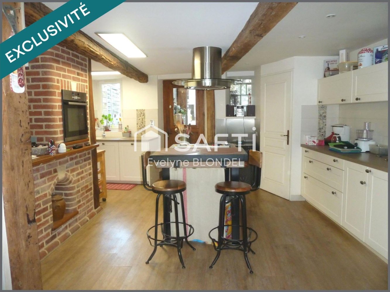 Casa de 3 dormitorios en Bulles, France No. 53665