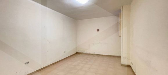 Квартира с 2 комнатами в Бари, Италия № 33913 4