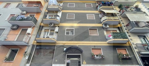 Квартира с 2 комнатами в Бари, Италия № 33913 2