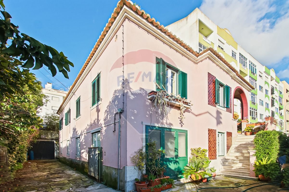 Дом с 7 спальнями в Амадора, Португалия № 46203