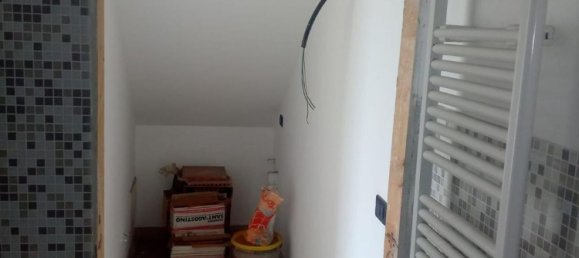 4 rooms House in Carrara, Italy No. 48105 8