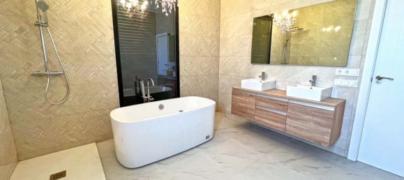 3 bedrooms Villa in Rio Park, Spain No. 2682 17