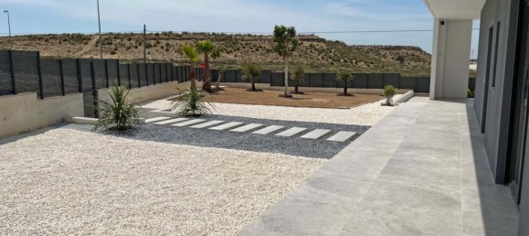 3 bedrooms Villa in Rio Park, Spain No. 2682 4