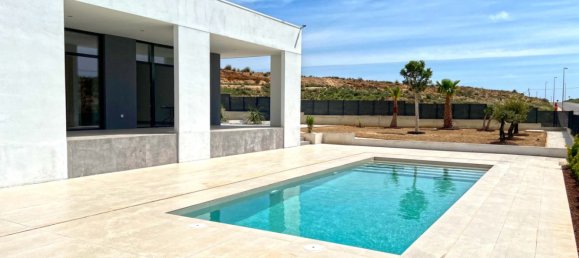 3 bedrooms Villa in Rio Park, Spain No. 2682 2