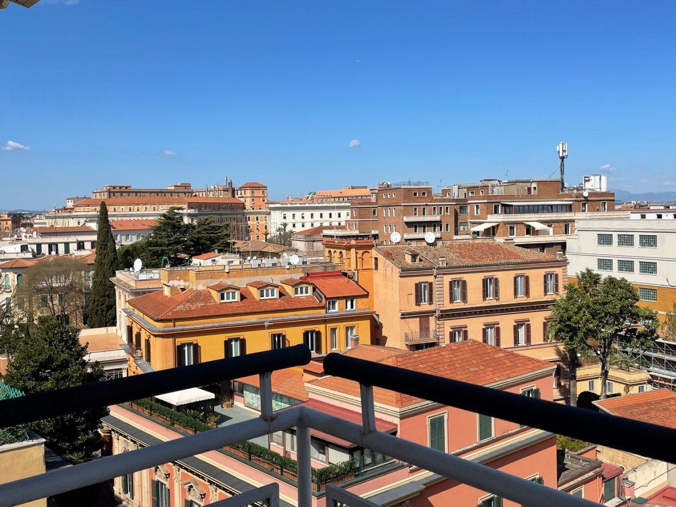 113m² Office in Rome, Italy No. 337407