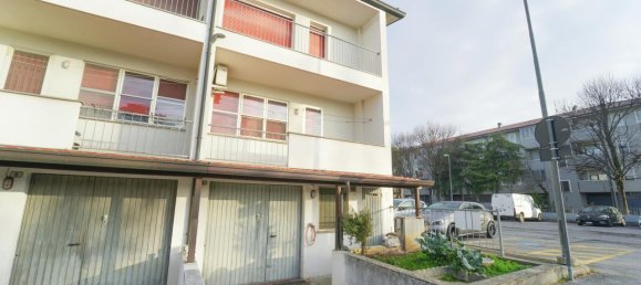 Casa de 8 divisões em San Mauro Pascoli, Italy N.º 31928 32