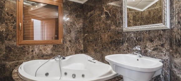 5 bedrooms House in Malaga, Spain No. 90808 8