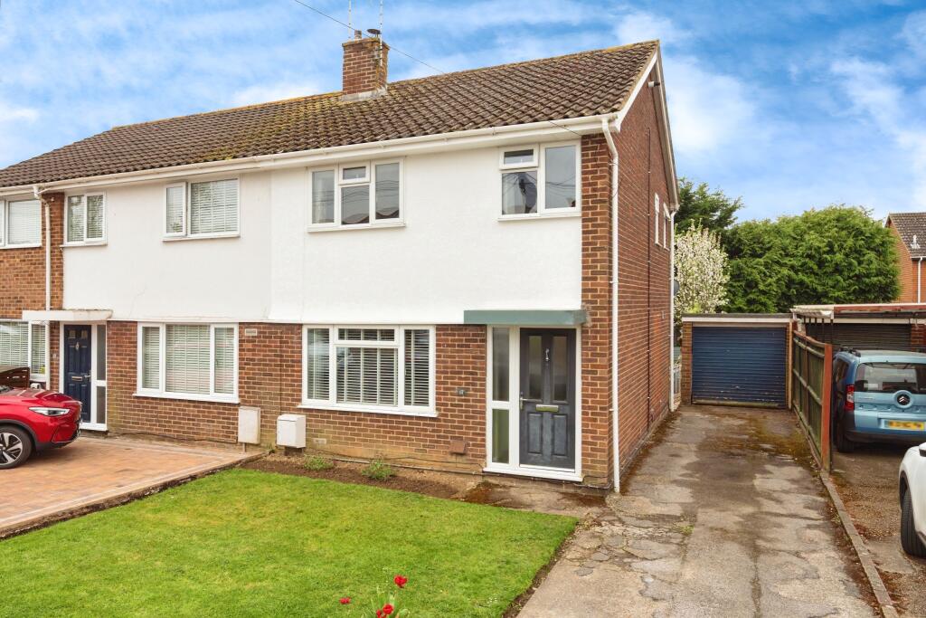 3 bedrooms House in Tonbridge, United Kingdom No. 10676