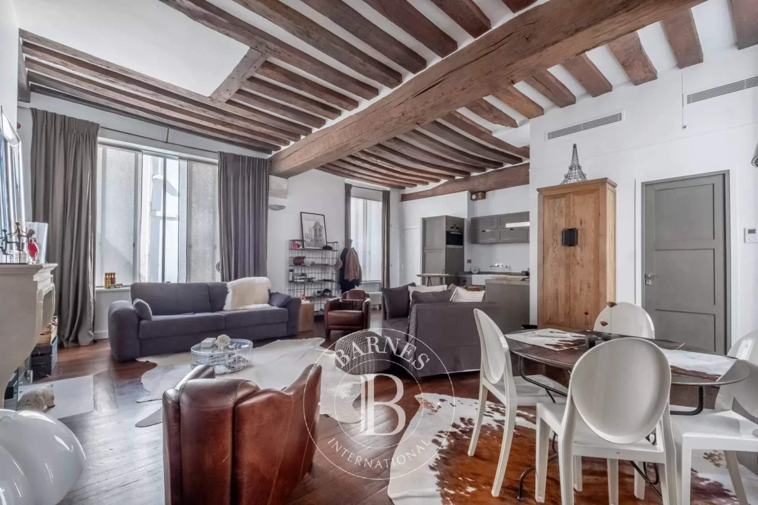 2 bedrooms Apartment in Paris, France No. 124963