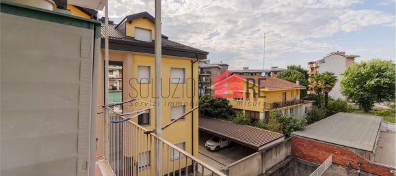3-salle Appartement à Novara, Italy No. 263869 18