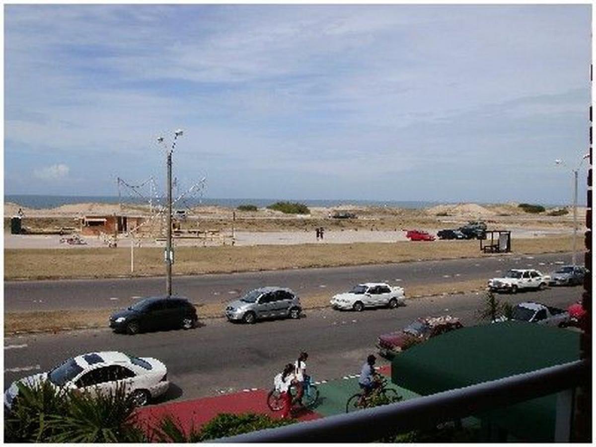 Apartamento de 2 dormitorios en Maldonado, Uruguay No. 6760
