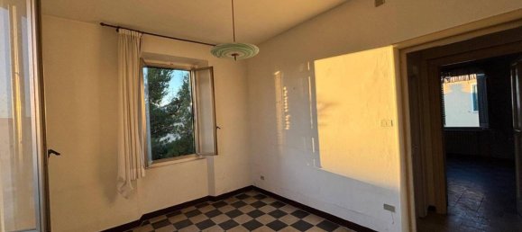 4 rooms Apartment in Chieti, Italy No. 117618 3