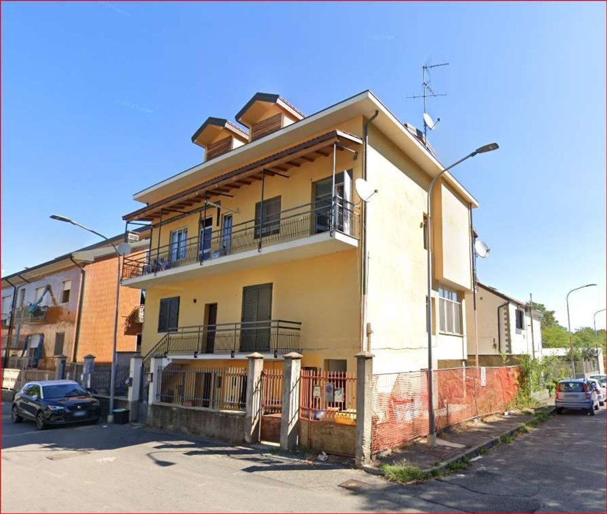 2غرفة شقة في Rho, Italy رقم 226938