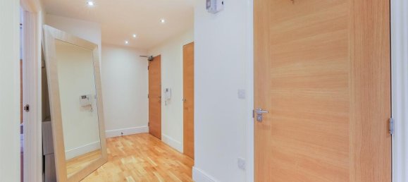 1 bedroom Apartment in Epsom, United Kingdom No. 9730 5