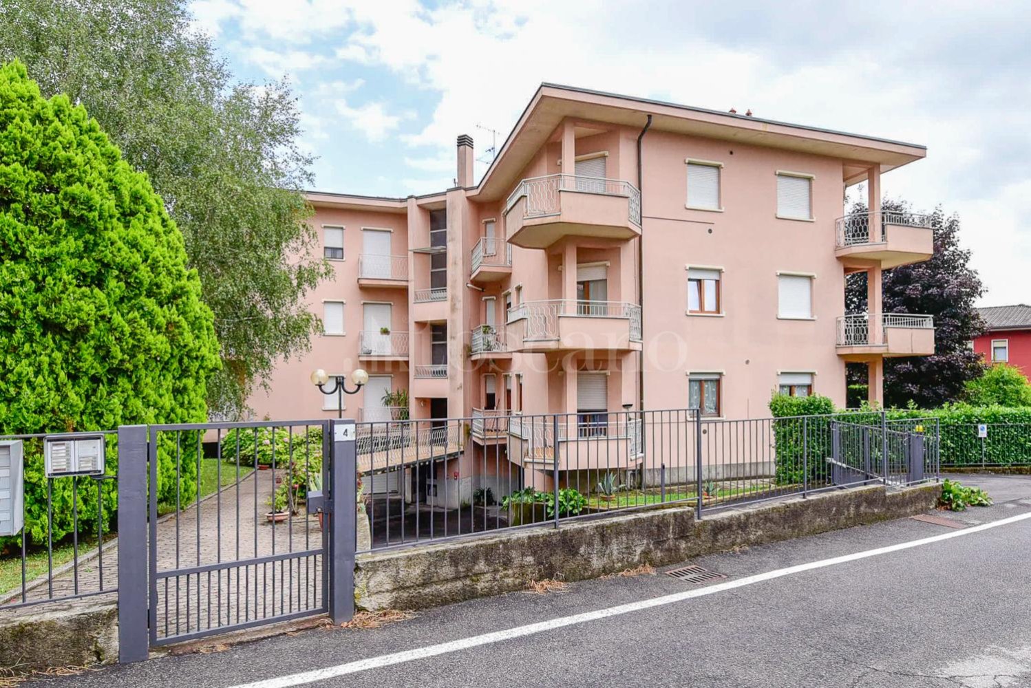 2 rooms Apartment in Montorfano, Italy No. 285115