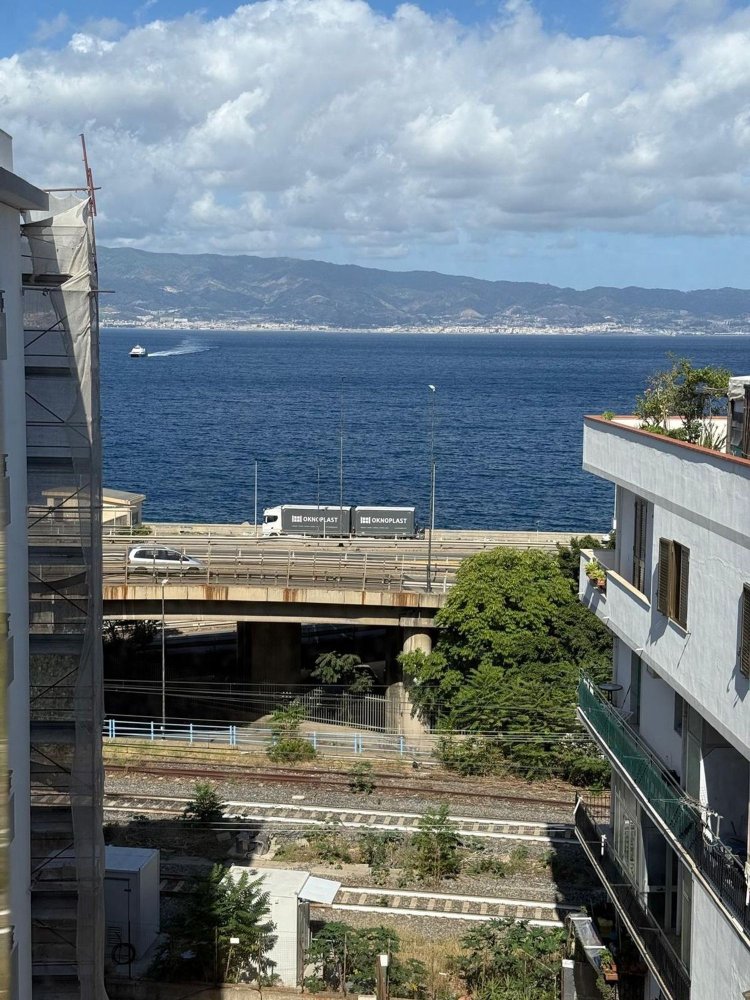 6 bedrooms Apartment in Reggio Calabria, Italy No. 372419