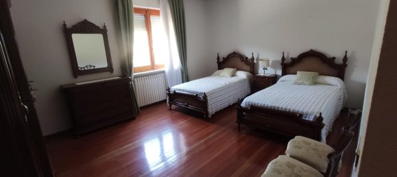 5 bedrooms House in Guardo, Spain No. 80602 2