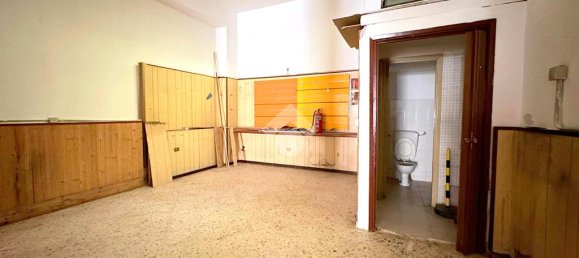 1-Zimmer Gewerbliche Immobilie in Palermo, Italy, Nr. 287976 3