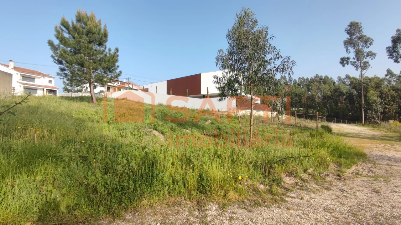 223m² Land in Leiria, Portugal No. 64106