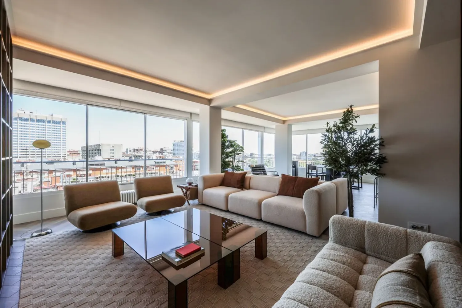 4 bedrooms Apartment in Madrid, Spain No. 139092