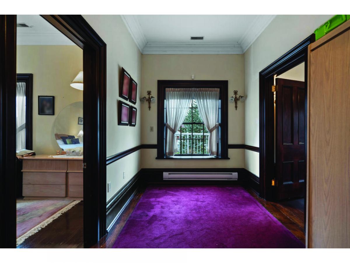 Casa de 6 dormitorios en Mississauga, Canada No. 392