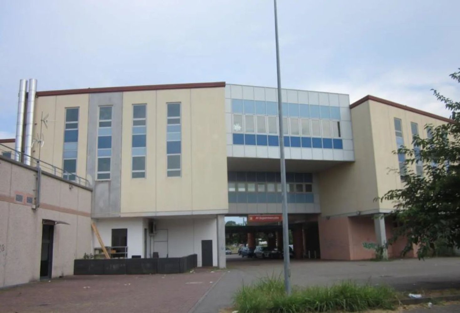 Gebäude in Abbiategrasso, Italy 2600m², Nr. 188085