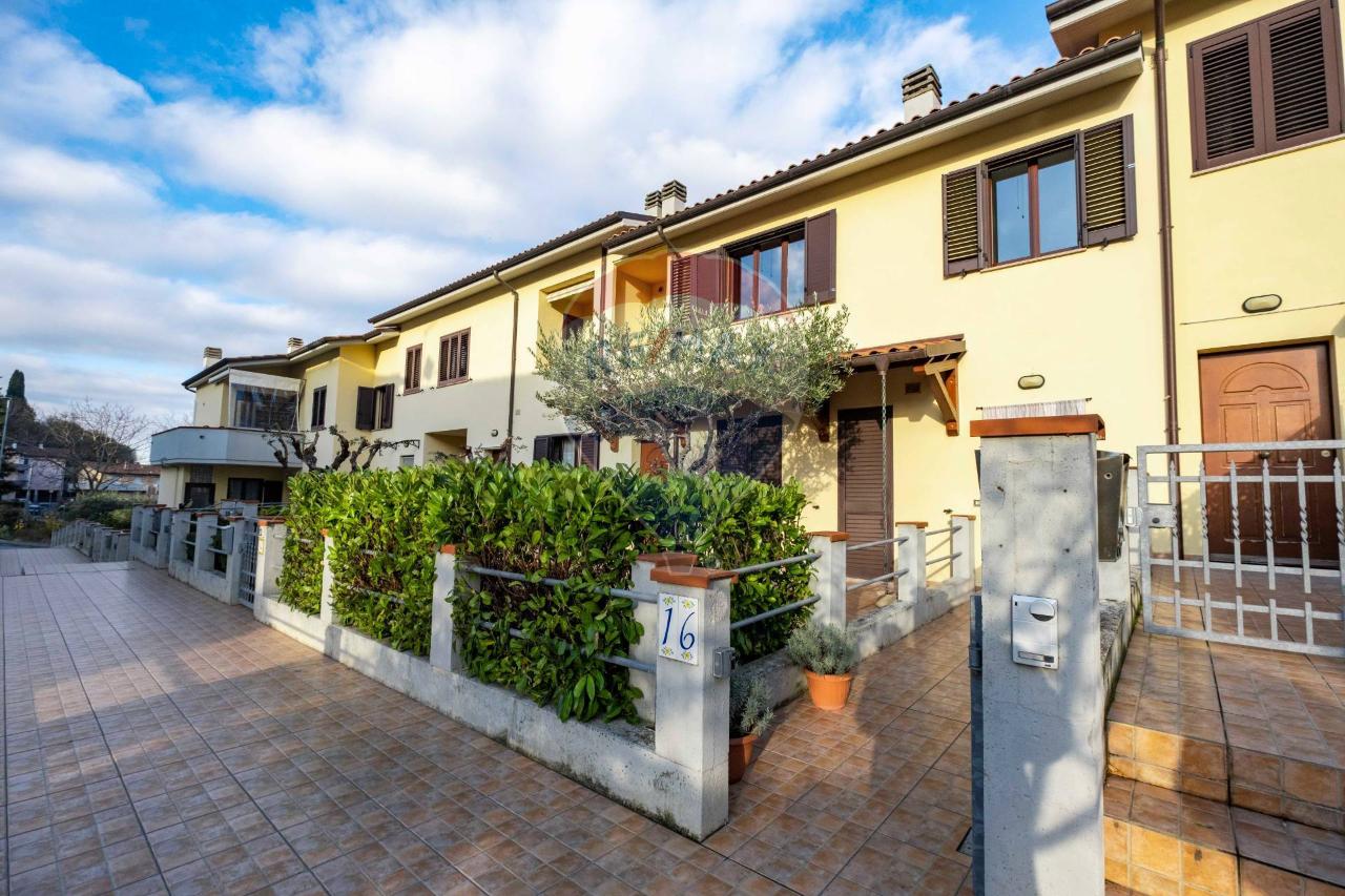 7غرفة شقة في Mergo, Italy رقم 7332