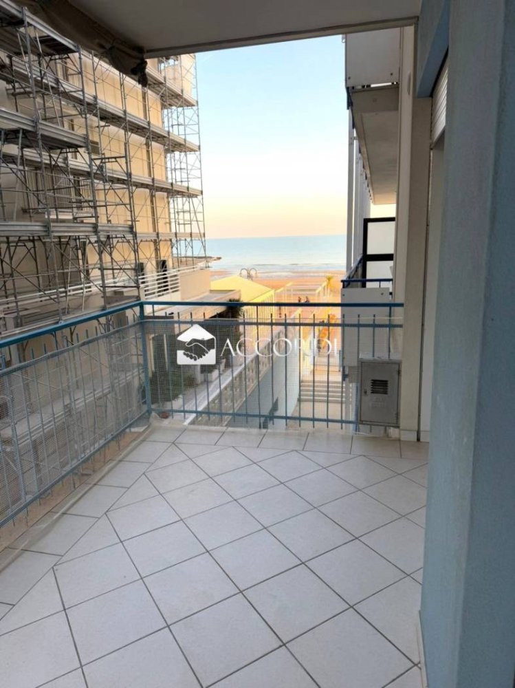 Apartamento de 2 dormitorios en Jesolo, Italy No. 148150
