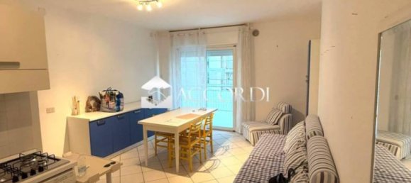 Apartamento de 2 dormitorios en Jesolo, Italy No. 148150 2