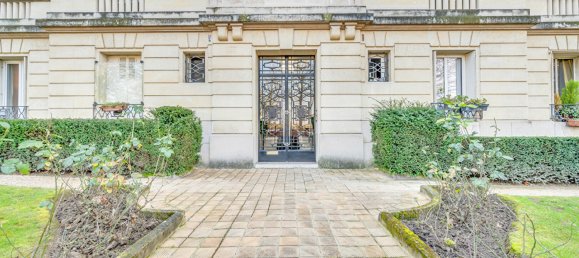 Studio in Paris, France No. 334680 2