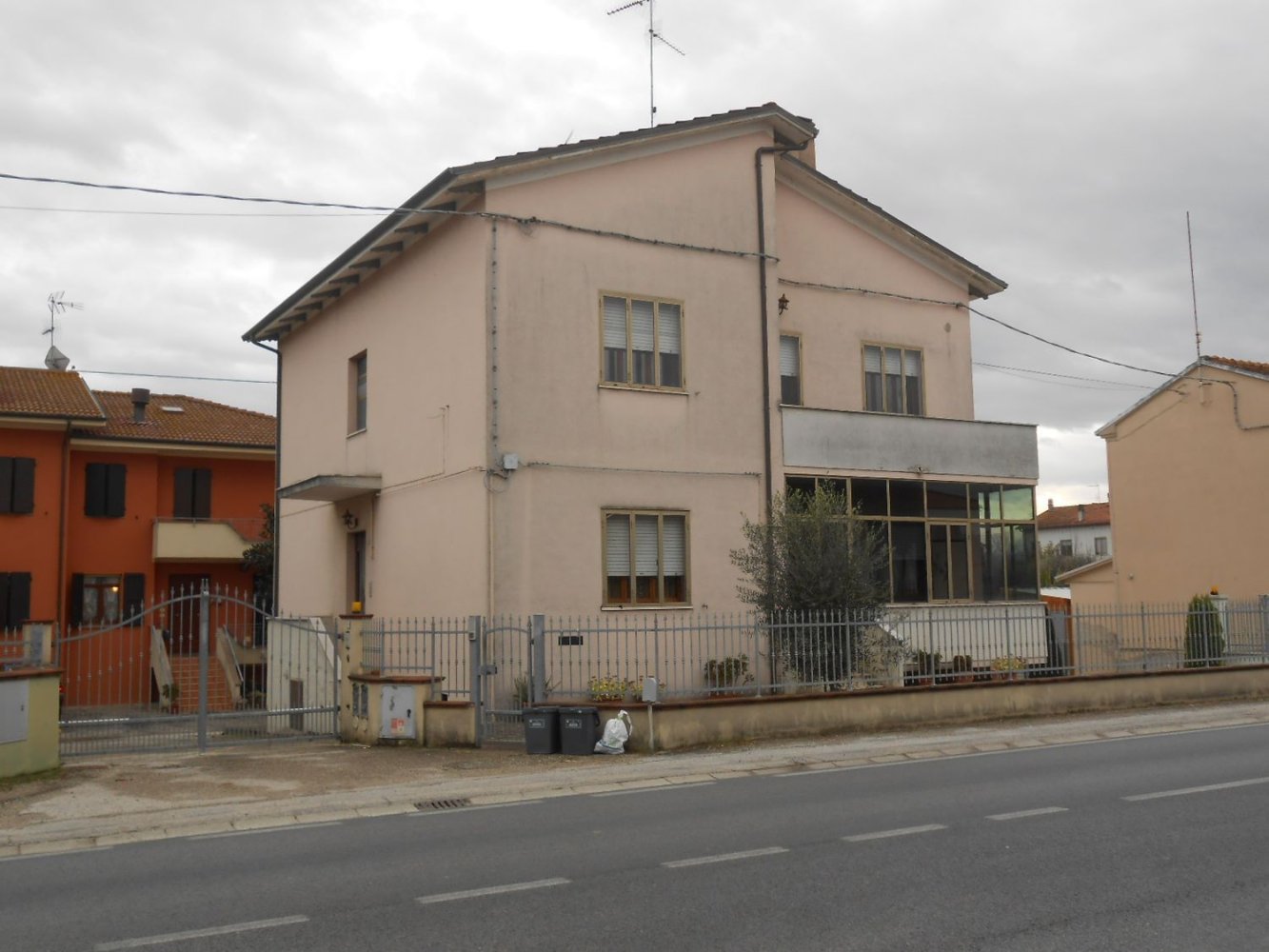 5 rooms Apartment in Mondolfo, Italy No. 25577