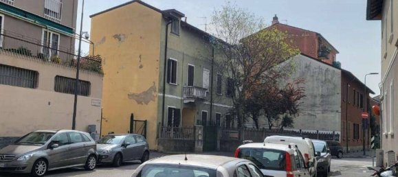 2 bedrooms Apartment in Milan, Italy No. 282645 2