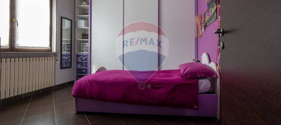 6 rooms House in Vanzaghello, Italy No. 54508 32