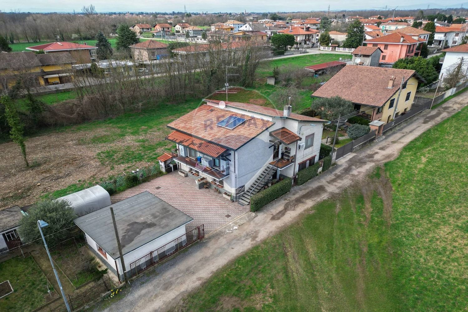 6 rooms House in Vanzaghello, Italy No. 54508