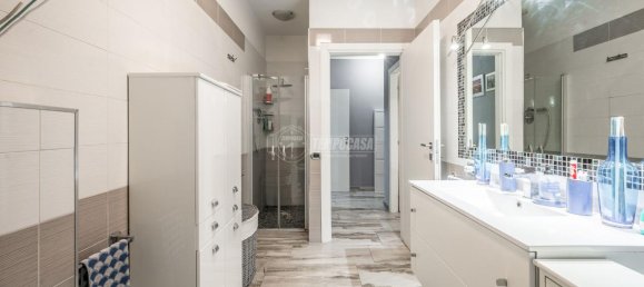 4-salle Appartement à Maranello, Italy No. 2123 38